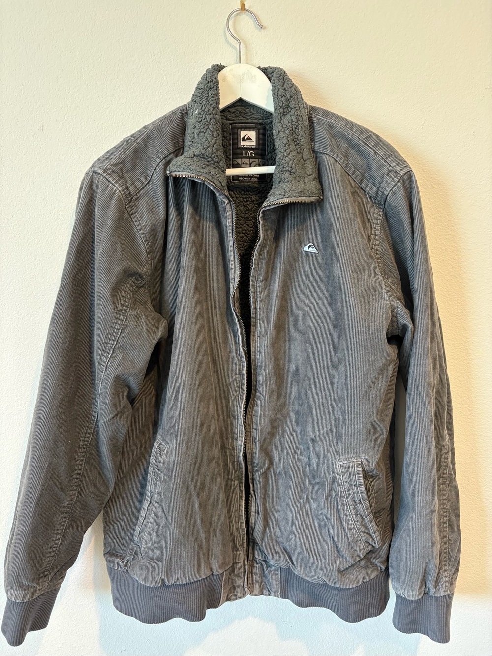 Quiksilver Men's Y2K Vintage Charcoal Gray Sherpa-Lined Corduroy Jacket
